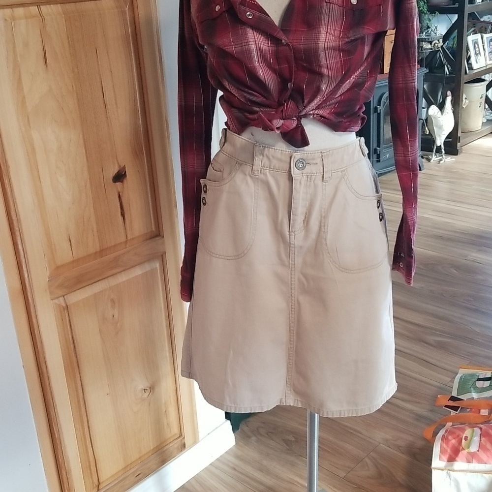 G. H. Bass 100 % Cotton Skirt Size 8 A Line Casual Khaki Buttons and Pockets